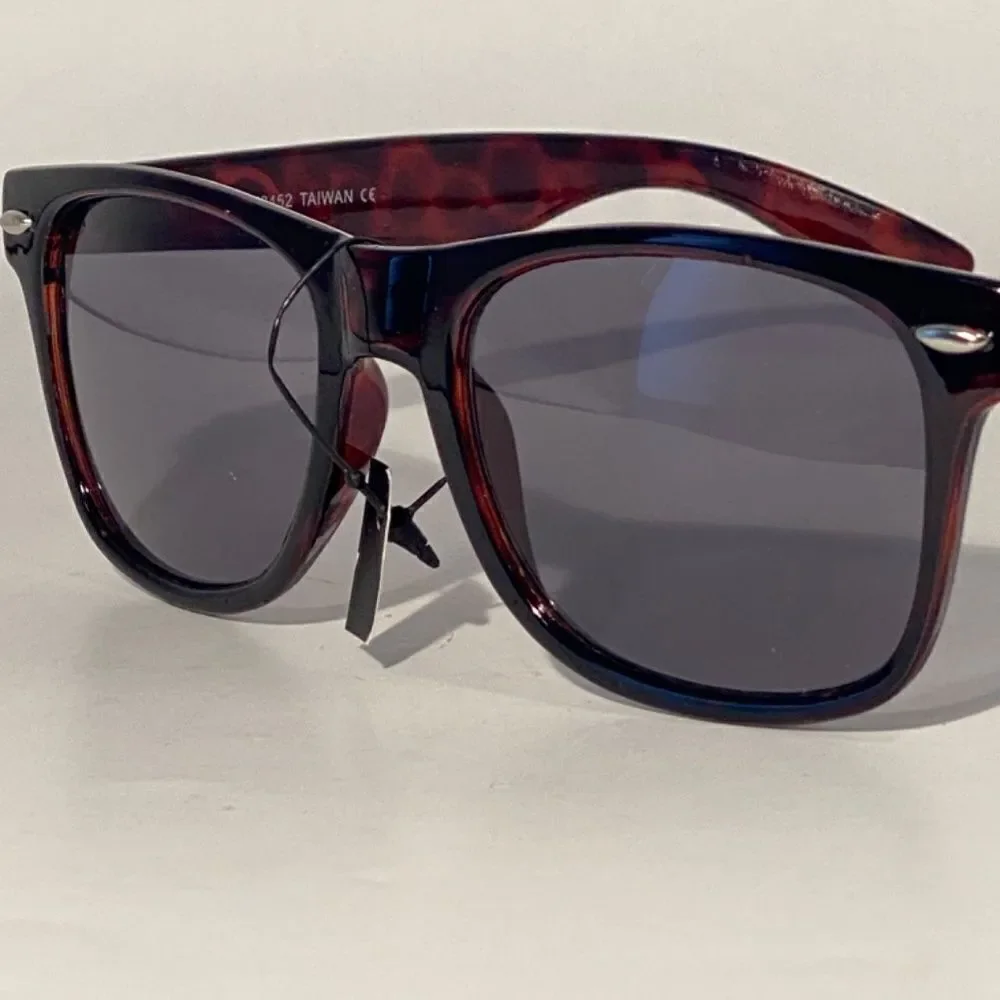 1352 Sunglasses Oversize Black Frames Black Lens NWT - Picture 8 of 9